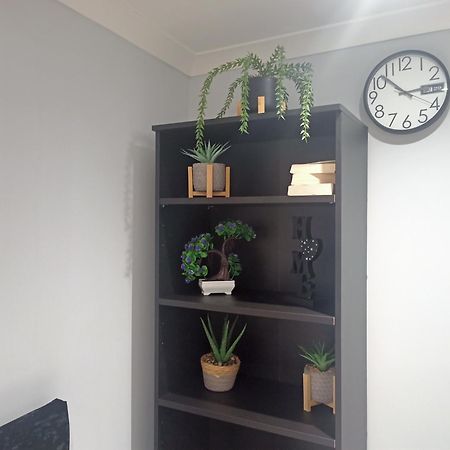 Homey Studio In Newport Perfect For Couples & Travelers Exterior foto