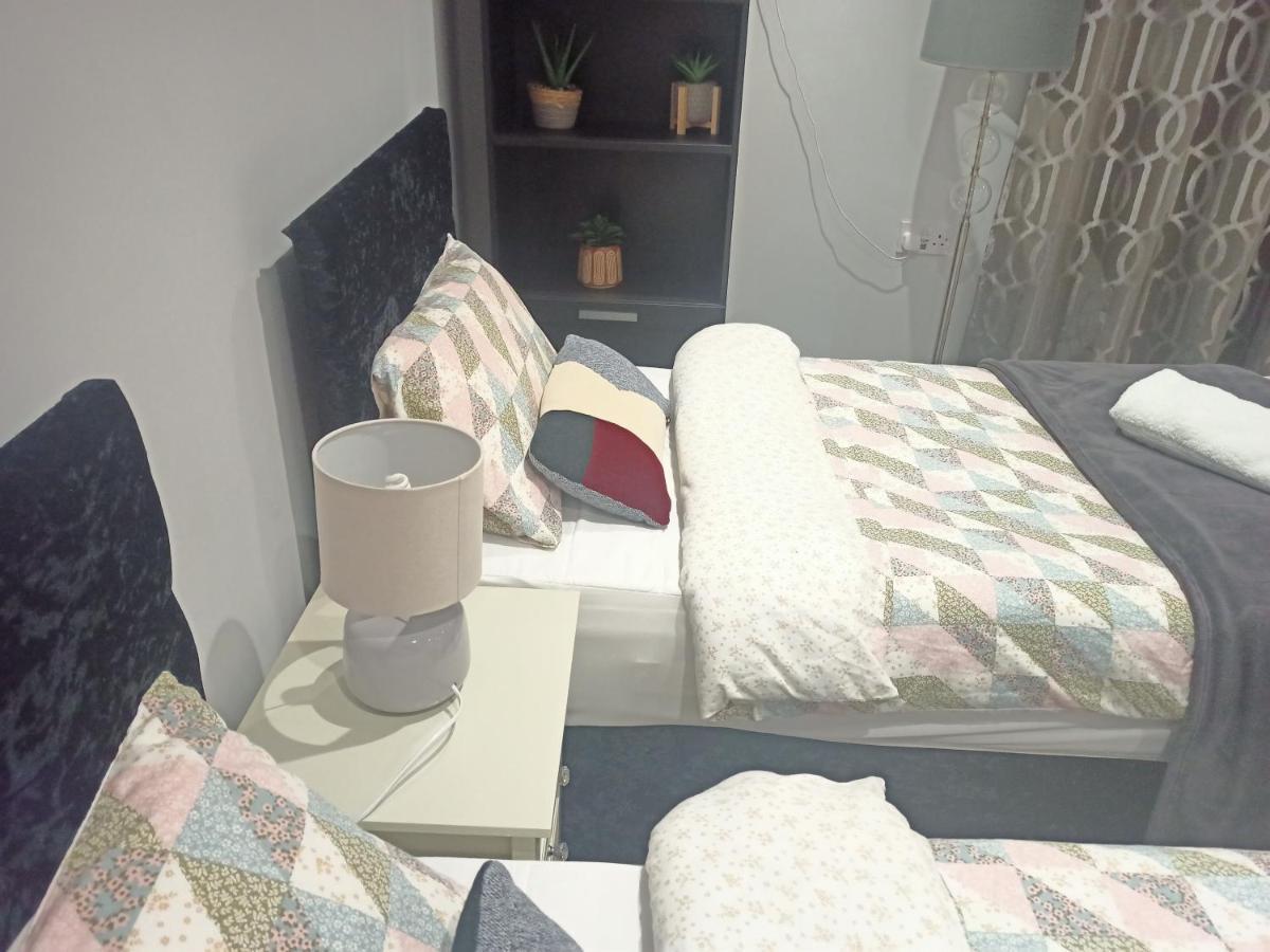 Homey Studio In Newport Perfect For Couples & Travelers Exterior foto