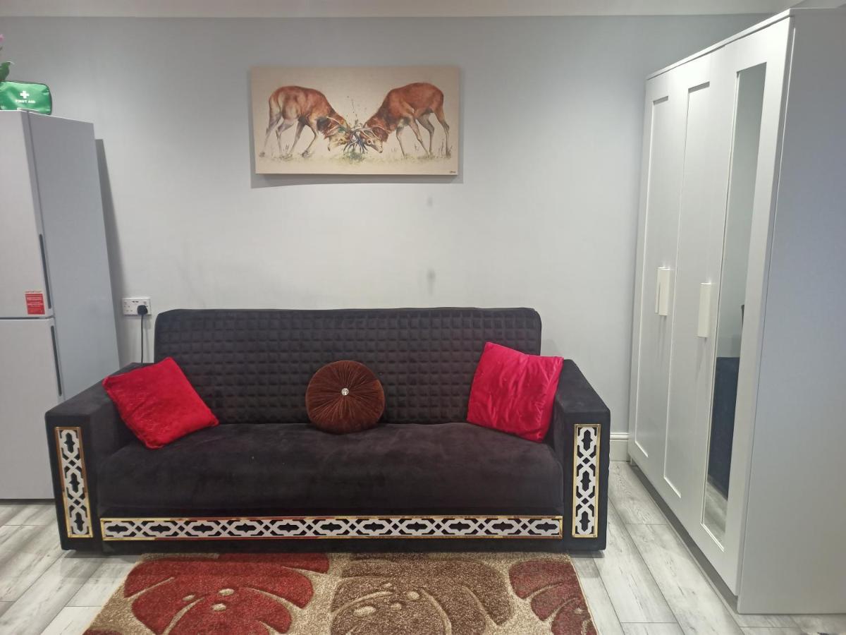 Homey Studio In Newport Perfect For Couples & Travelers Exterior foto
