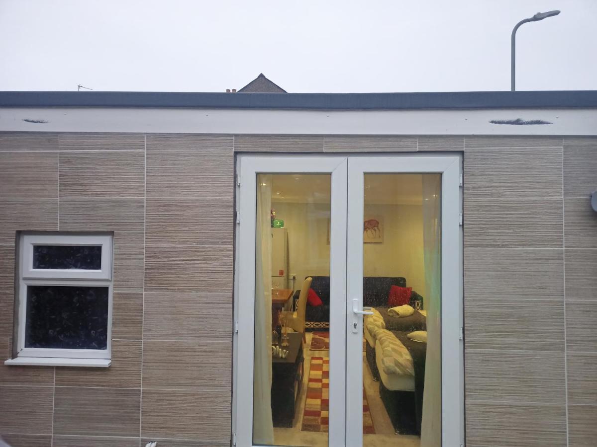 Homey Studio In Newport Perfect For Couples & Travelers Exterior foto